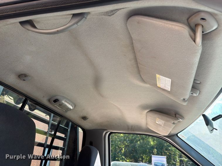 image for item FH6487 2002 Ford F250 Super Duty flatbed pickup truck