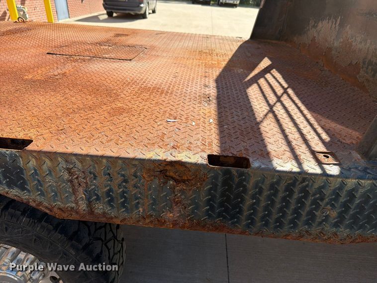 image for item FH6487 2002 Ford F250 Super Duty flatbed pickup truck