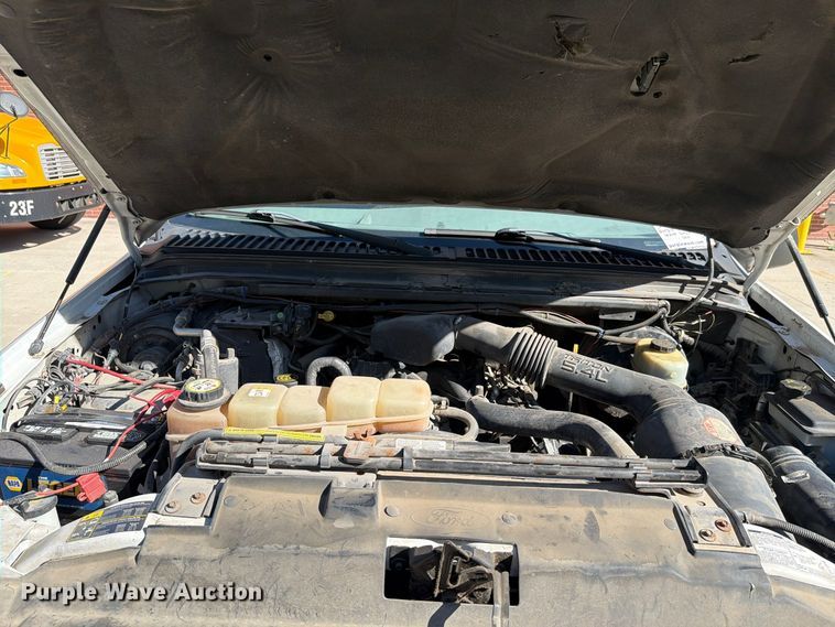 image for item FH6487 2002 Ford F250 Super Duty flatbed pickup truck