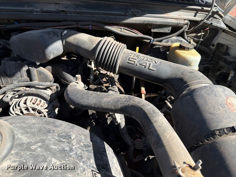 image for item FH6487 2002 Ford F250 Super Duty flatbed pickup truck