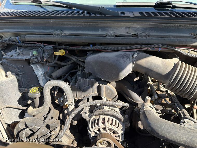 image for item FH6487 2002 Ford F250 Super Duty flatbed pickup truck