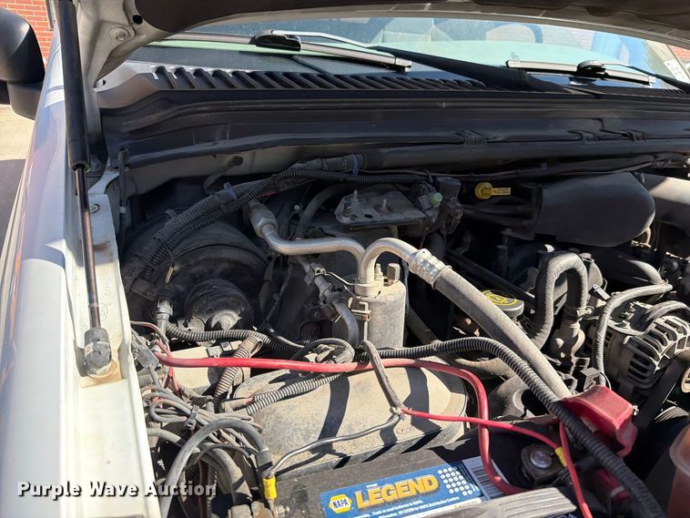 image for item FH6487 2002 Ford F250 Super Duty flatbed pickup truck