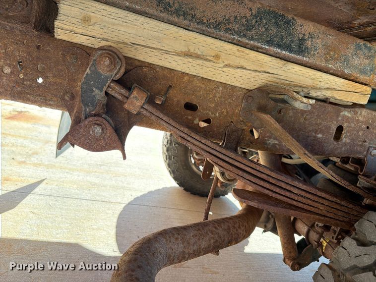 image for item FH6487 2002 Ford F250 Super Duty flatbed pickup truck