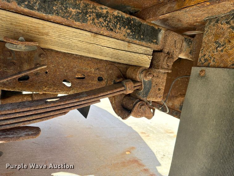 image for item FH6487 2002 Ford F250 Super Duty flatbed pickup truck