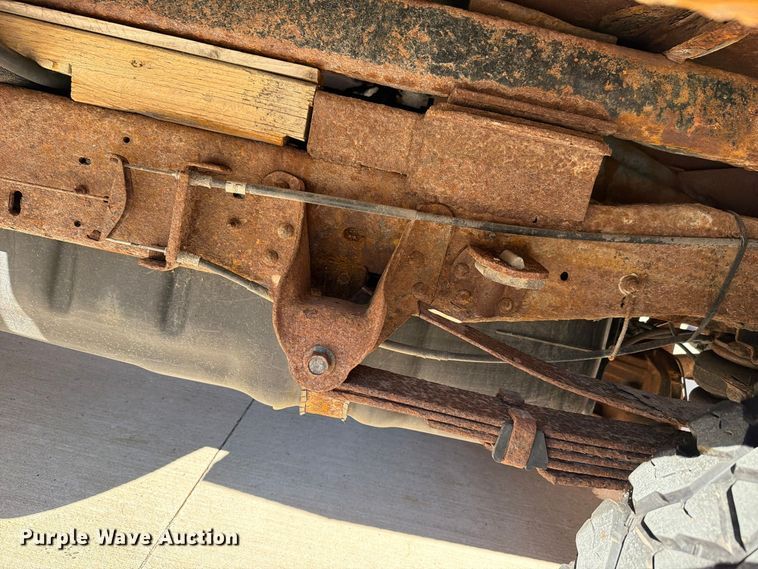 image for item FH6487 2002 Ford F250 Super Duty flatbed pickup truck