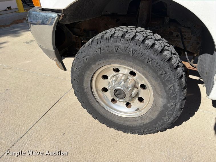 image for item FH6487 2002 Ford F250 Super Duty flatbed pickup truck