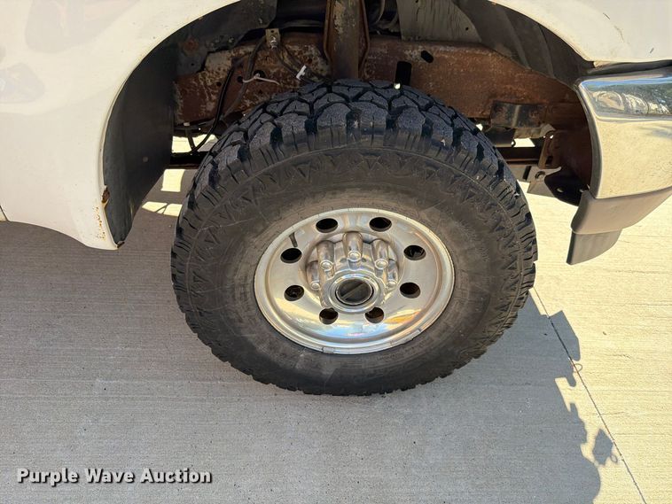 image for item FH6487 2002 Ford F250 Super Duty flatbed pickup truck