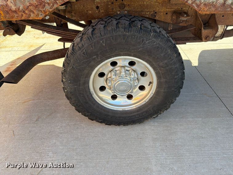 image for item FH6487 2002 Ford F250 Super Duty flatbed pickup truck