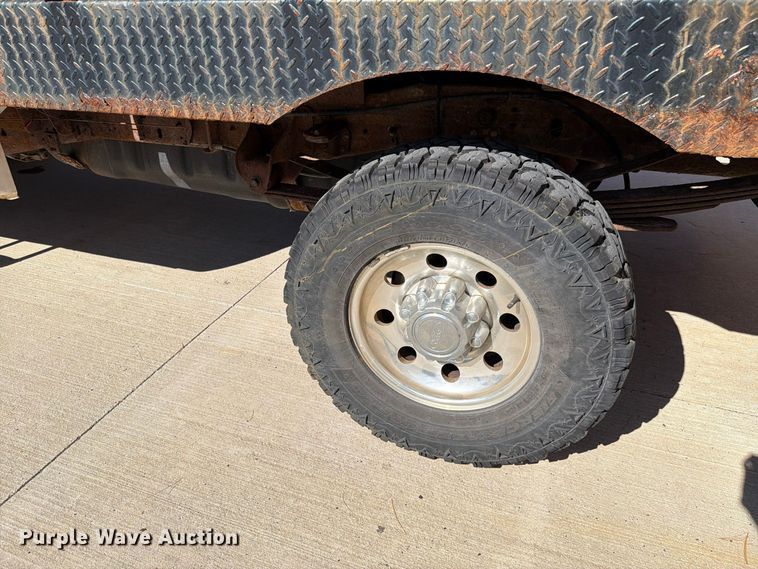 image for item FH6487 2002 Ford F250 Super Duty flatbed pickup truck