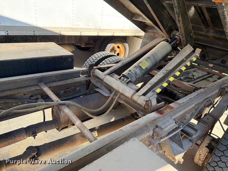 image for item FH6488 2001 Ford F450 Super Duty dump flatbed truck