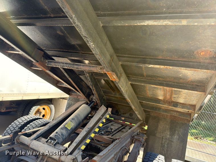 image for item FH6488 2001 Ford F450 Super Duty dump flatbed truck