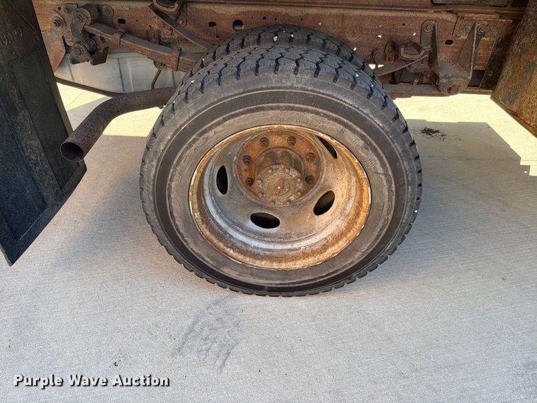 image for item FH6488 2001 Ford F450 Super Duty dump flatbed truck