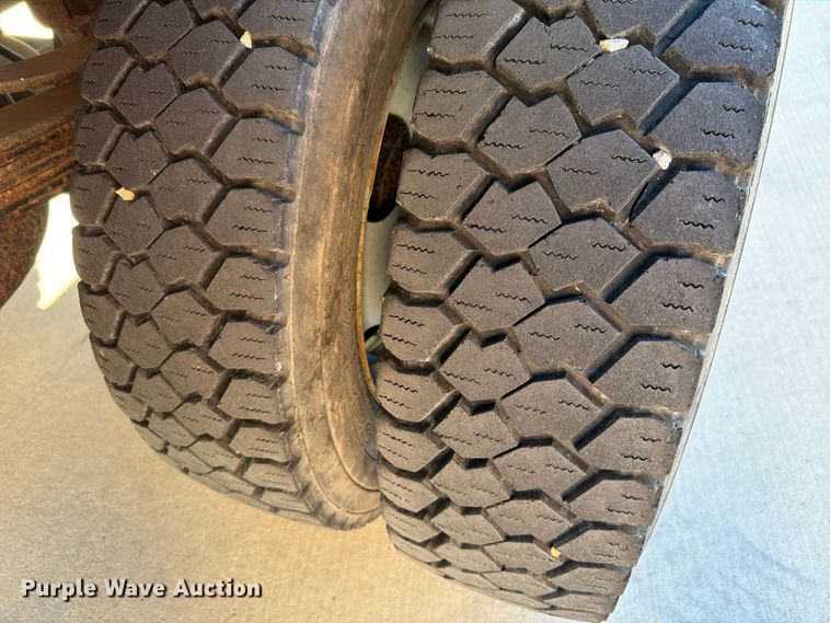 image for item FH6488 2001 Ford F450 Super Duty dump flatbed truck