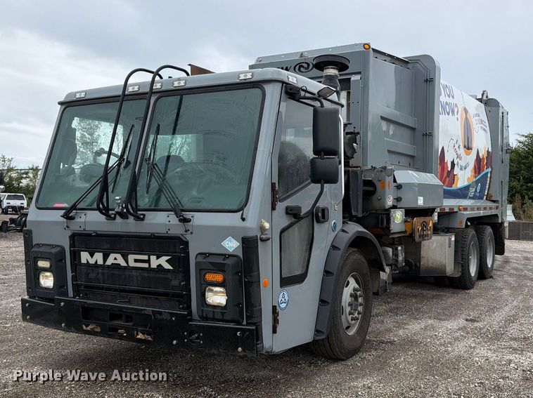 image for item FH6501 2017 Mack LR633 refuse truck