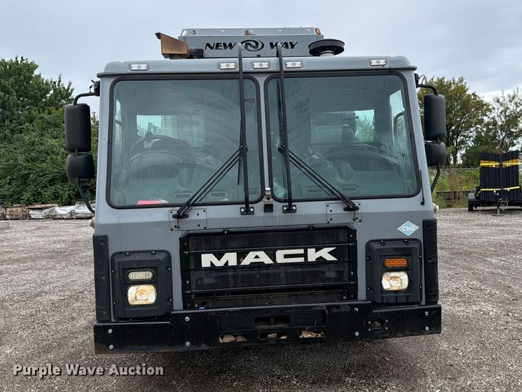 image for item FH6501 2017 Mack LR633 refuse truck