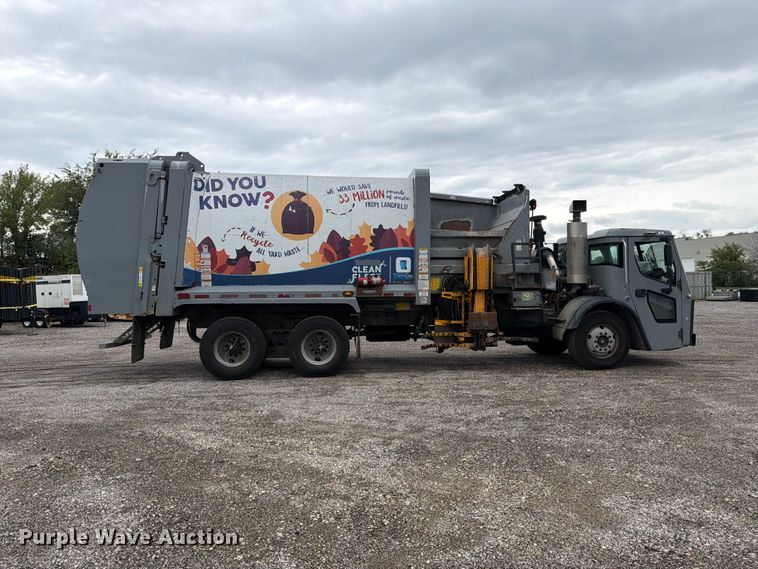 image for item FH6501 2017 Mack LR633 refuse truck