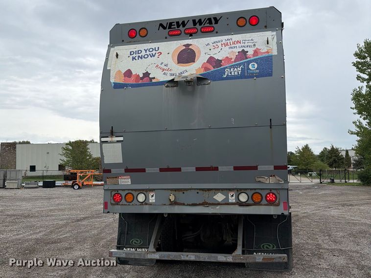 image for item FH6501 2017 Mack LR633 refuse truck