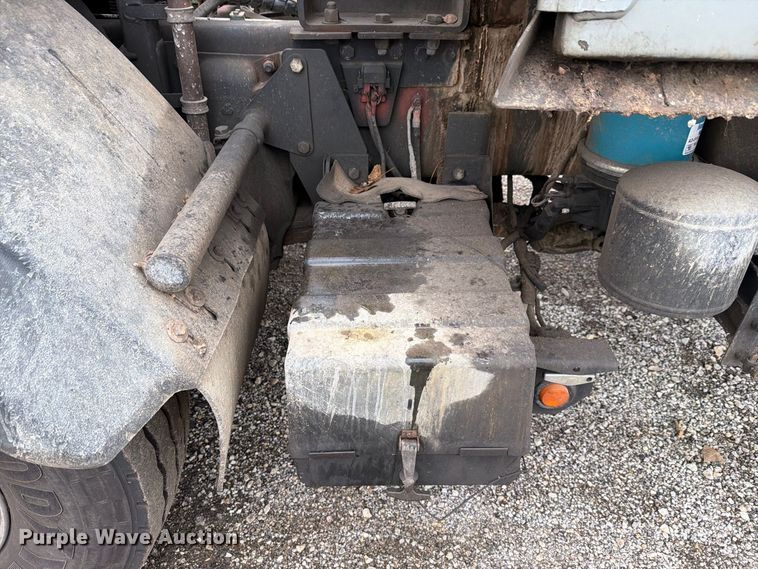 image for item FH6501 2017 Mack LR633 refuse truck