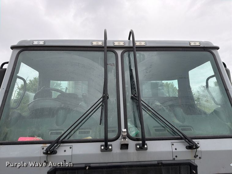 image for item FH6501 2017 Mack LR633 refuse truck