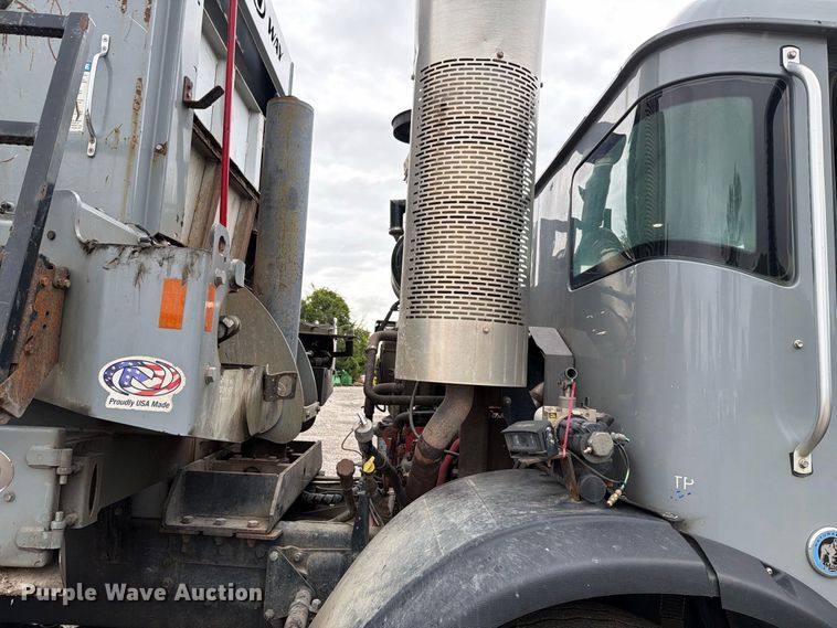 image for item FH6501 2017 Mack LR633 refuse truck