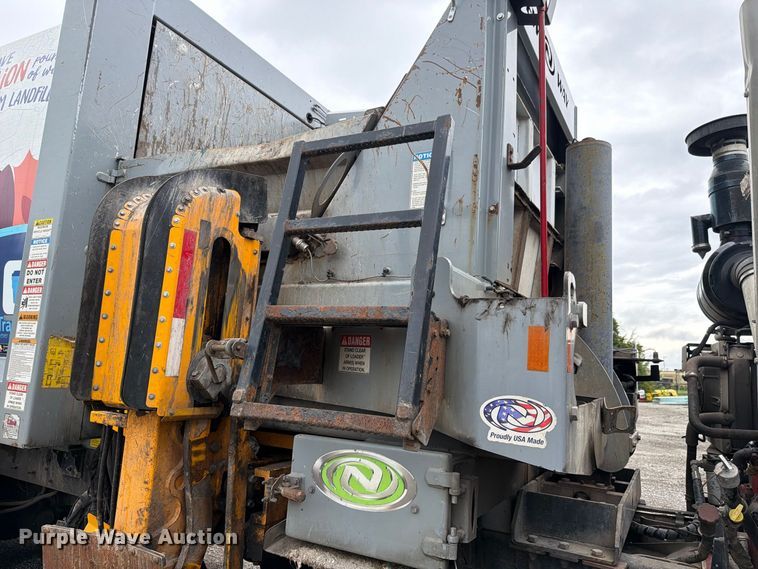 image for item FH6501 2017 Mack LR633 refuse truck