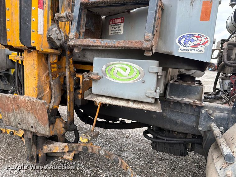 image for item FH6501 2017 Mack LR633 refuse truck