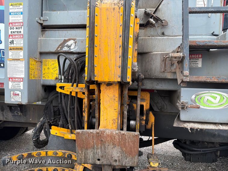 image for item FH6501 2017 Mack LR633 refuse truck