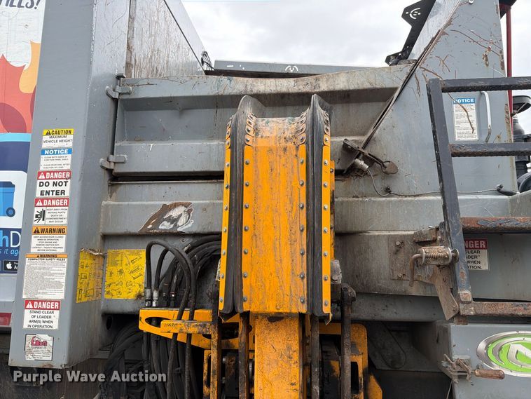 image for item FH6501 2017 Mack LR633 refuse truck