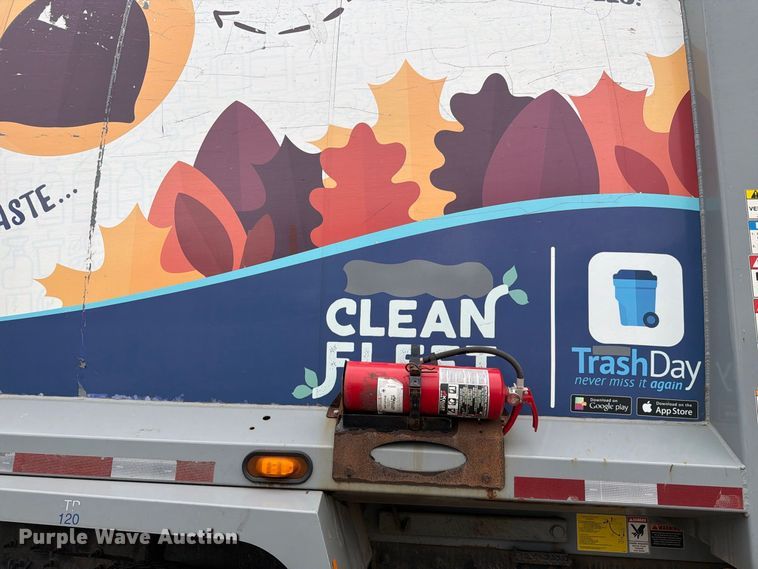 image for item FH6501 2017 Mack LR633 refuse truck