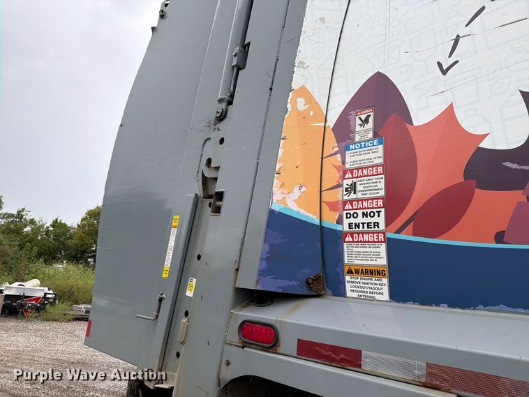 image for item FH6501 2017 Mack LR633 refuse truck