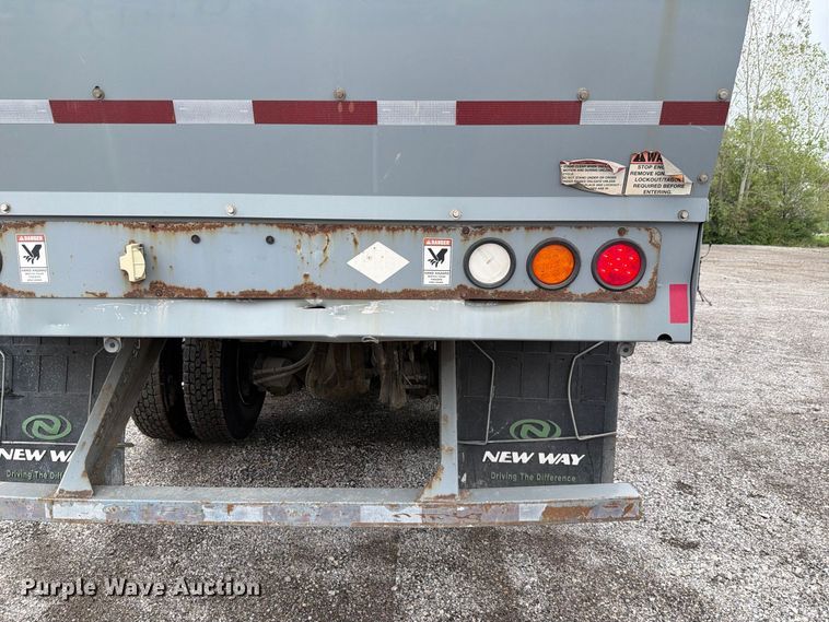 image for item FH6501 2017 Mack LR633 refuse truck