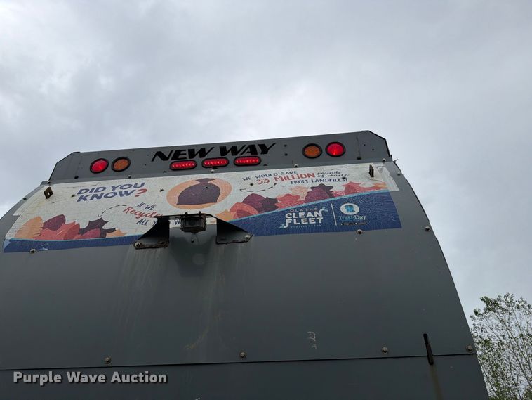image for item FH6501 2017 Mack LR633 refuse truck