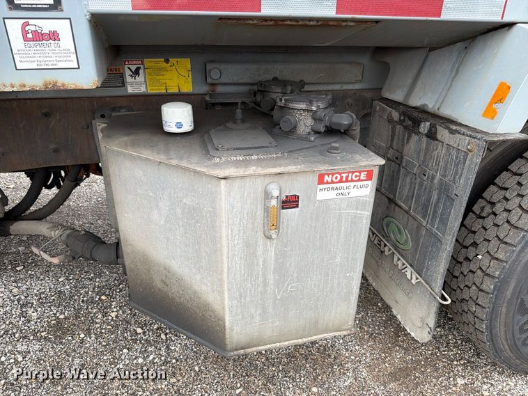 image for item FH6501 2017 Mack LR633 refuse truck