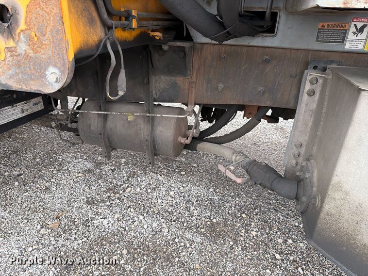 image for item FH6501 2017 Mack LR633 refuse truck
