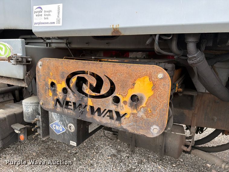 image for item FH6501 2017 Mack LR633 refuse truck