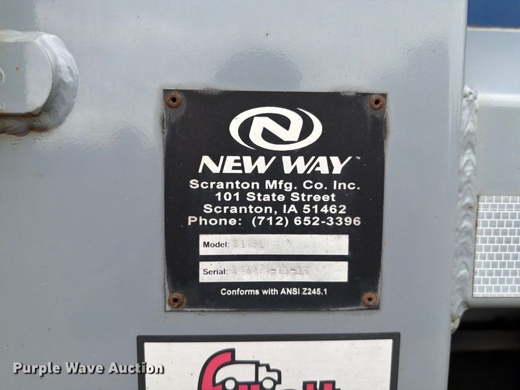 image for item FH6501 2017 Mack LR633 refuse truck