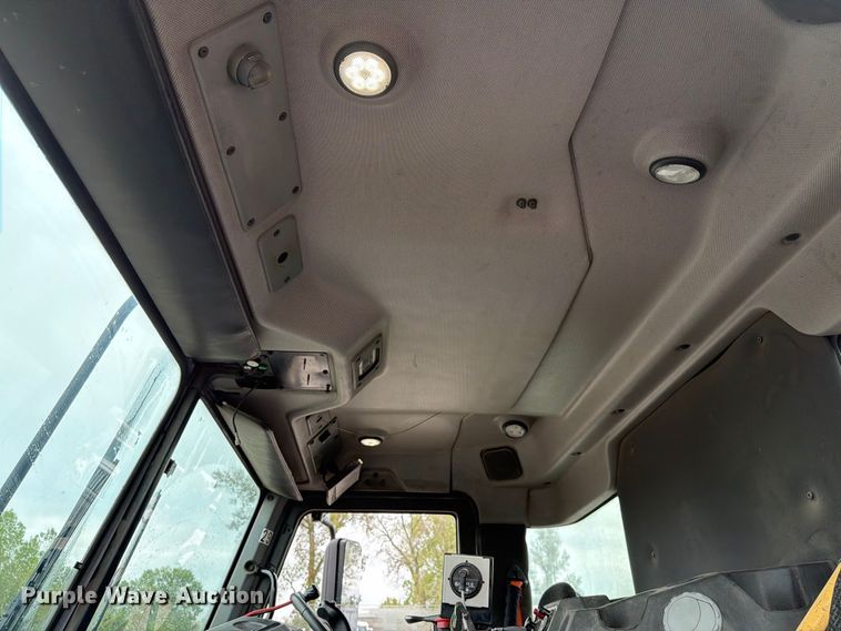 image for item FH6501 2017 Mack LR633 refuse truck