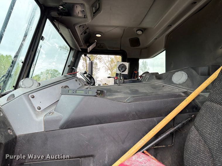 image for item FH6501 2017 Mack LR633 refuse truck
