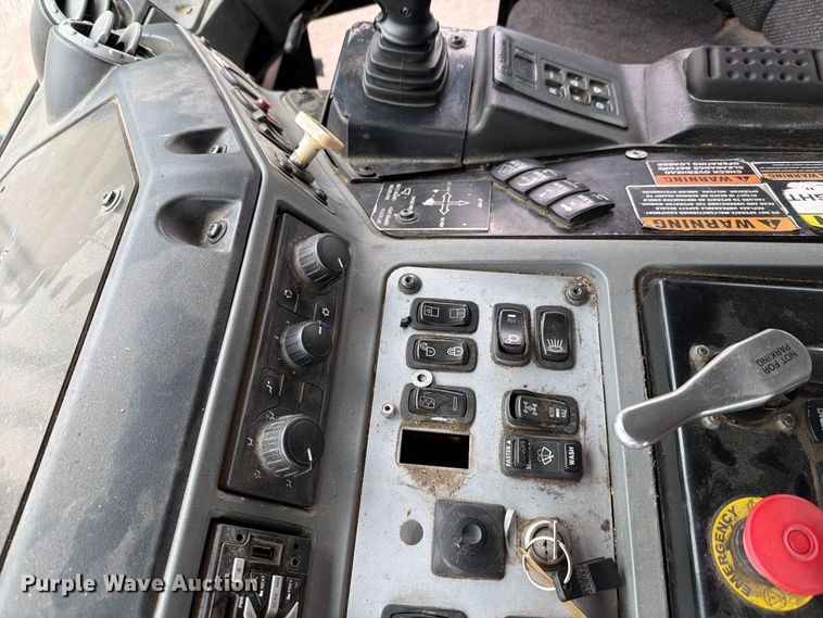 image for item FH6501 2017 Mack LR633 refuse truck
