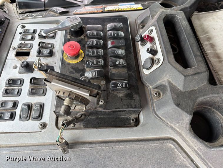 image for item FH6501 2017 Mack LR633 refuse truck