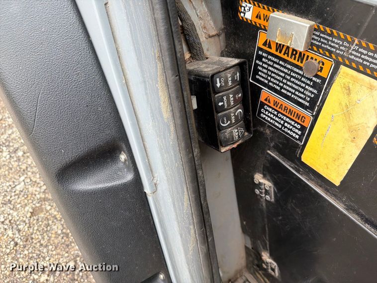 image for item FH6501 2017 Mack LR633 refuse truck