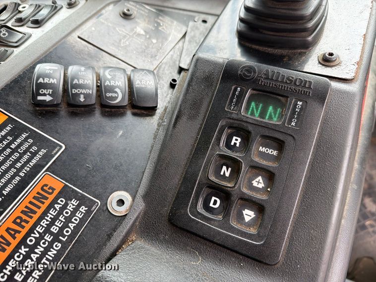 image for item FH6501 2017 Mack LR633 refuse truck