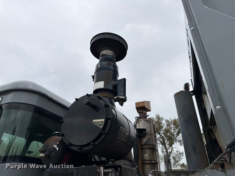 image for item FH6501 2017 Mack LR633 refuse truck