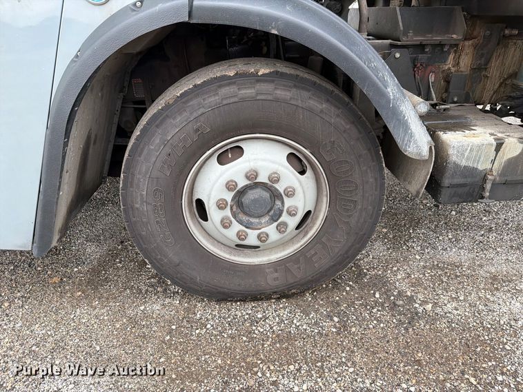 image for item FH6501 2017 Mack LR633 refuse truck