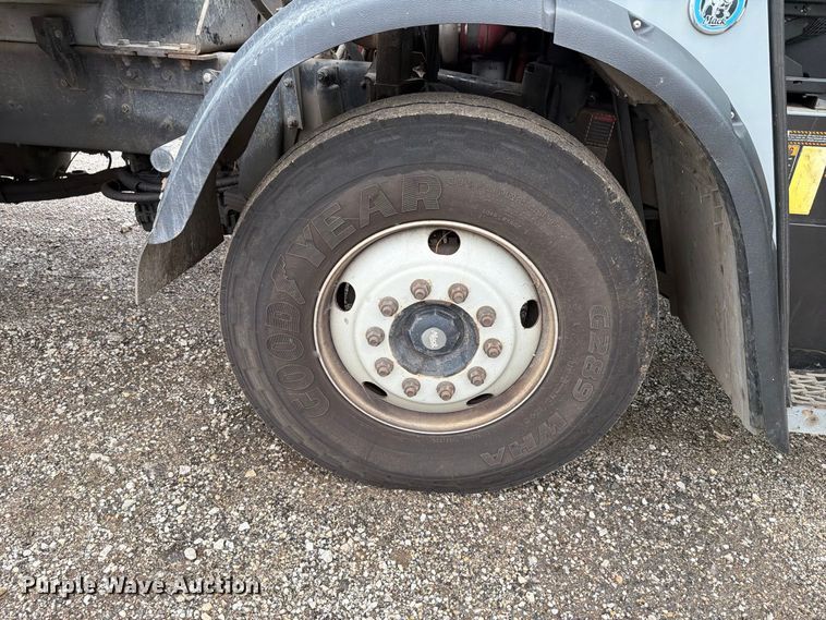 image for item FH6501 2017 Mack LR633 refuse truck