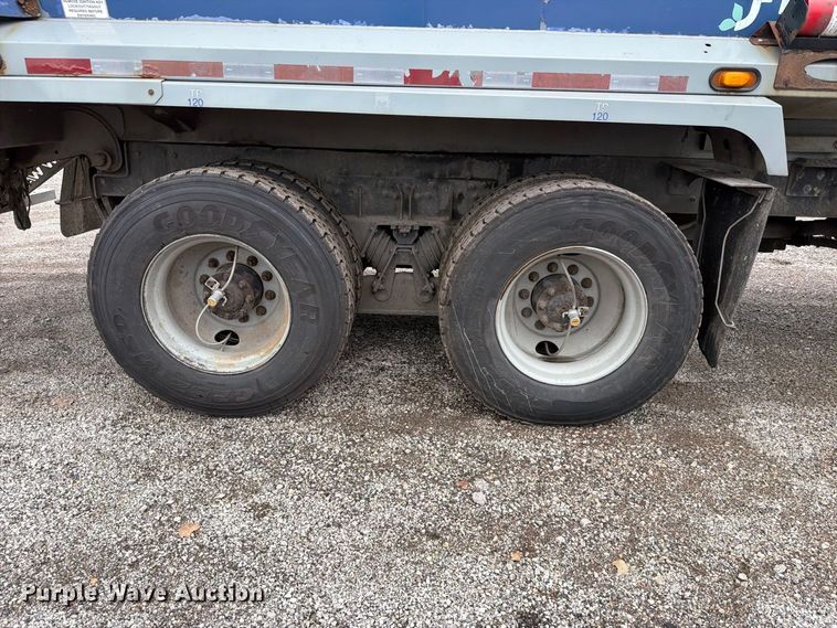 image for item FH6501 2017 Mack LR633 refuse truck