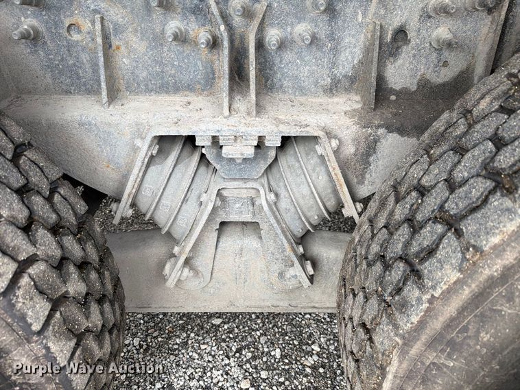 image for item FH6501 2017 Mack LR633 refuse truck