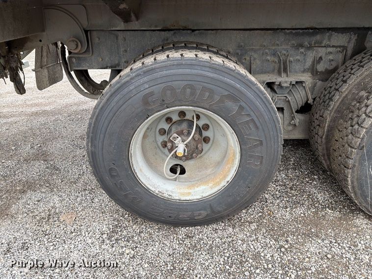 image for item FH6501 2017 Mack LR633 refuse truck