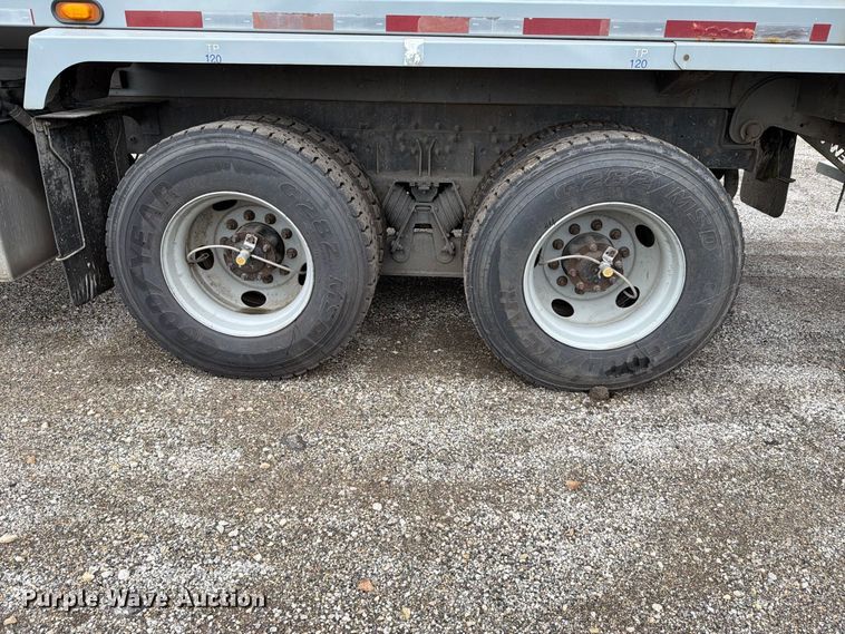 image for item FH6501 2017 Mack LR633 refuse truck