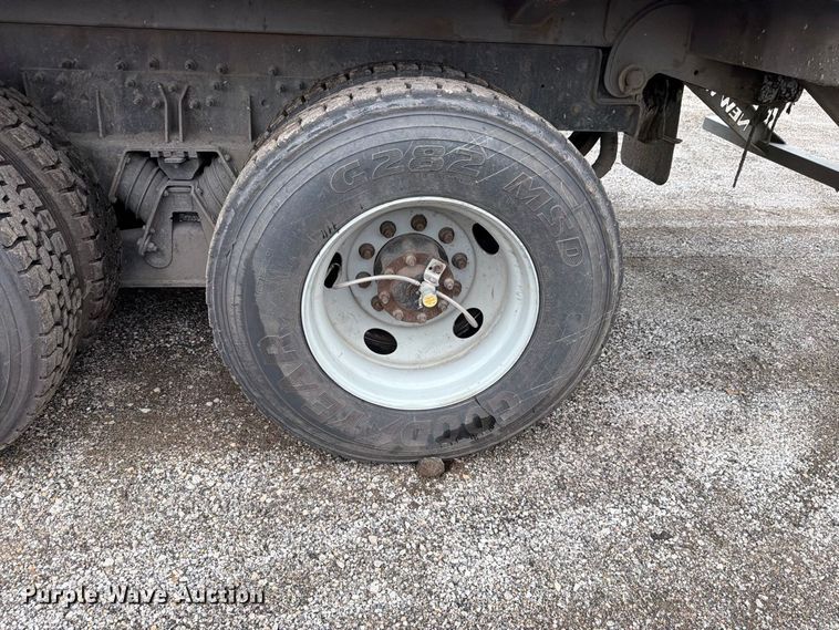 image for item FH6501 2017 Mack LR633 refuse truck